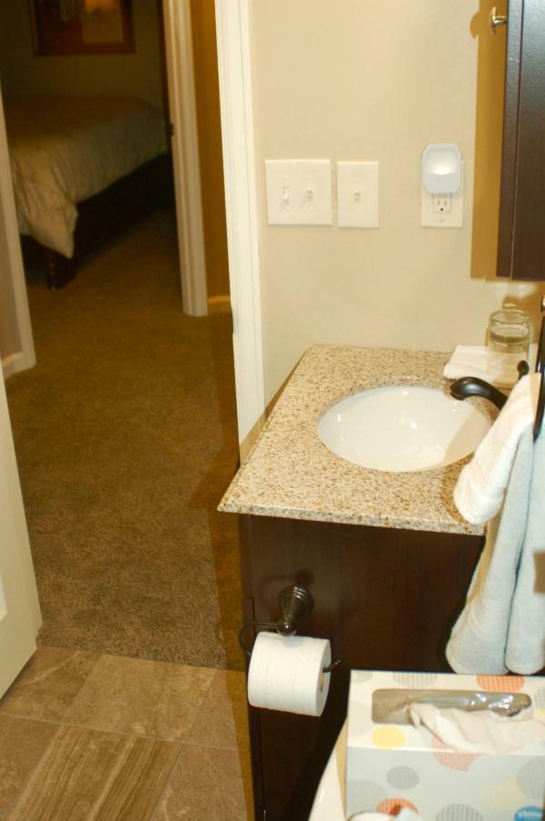 Blue Bear Den 3Br 2Ba Dtc Private Apt Hot Tub Exterior foto